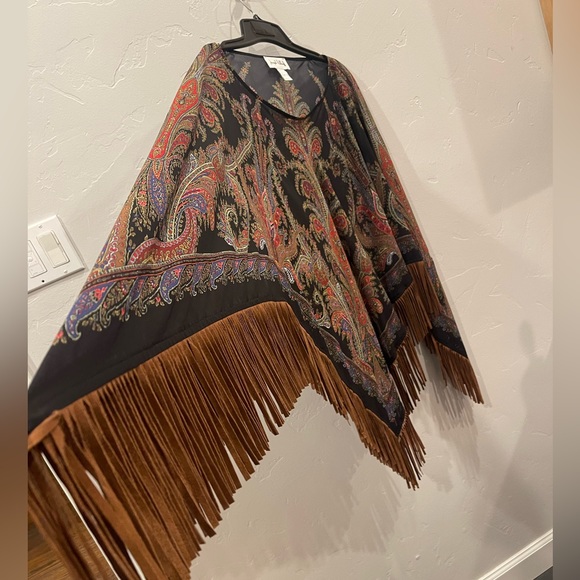 SPECTACULAR SILKY PONCHO with Fringe - Picture 7 of 9